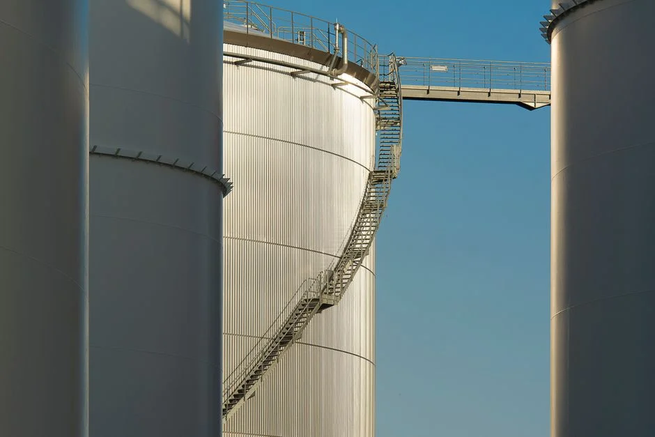The Economics of Bulk Storage: Lease vs Build Analysis