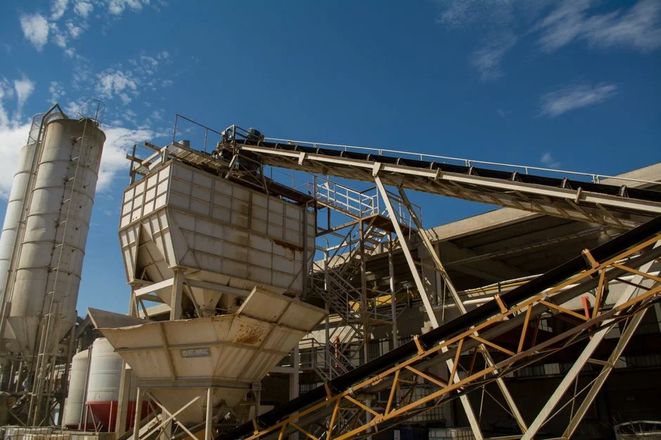Understanding Cement Flow Properties for Silo Design