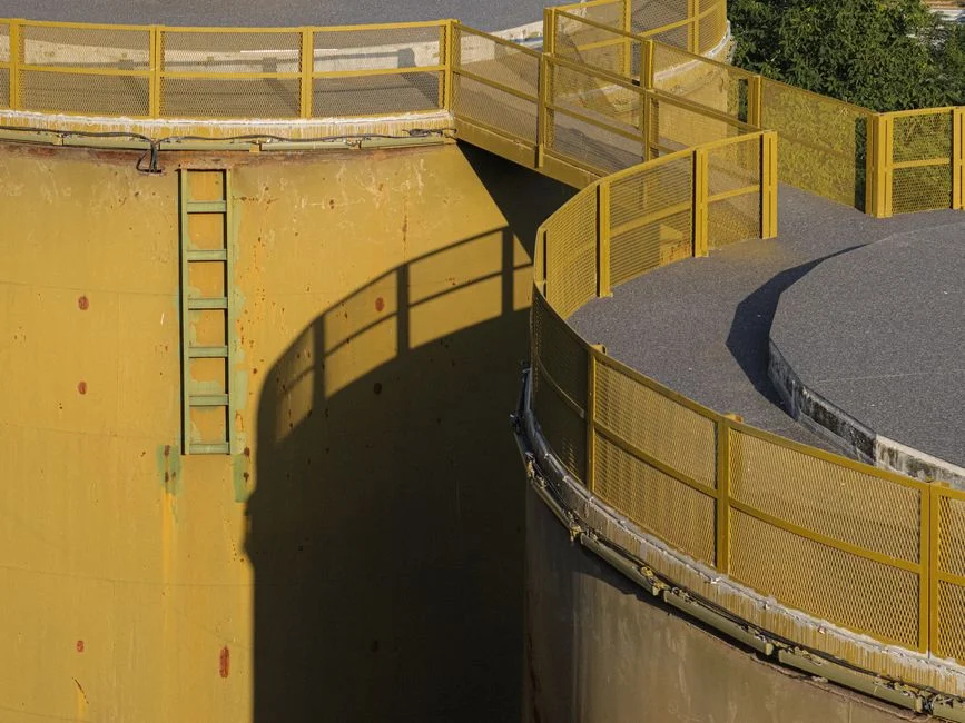 Steel vs Concrete Silos: Comprehensive Comparison Guide - illustration