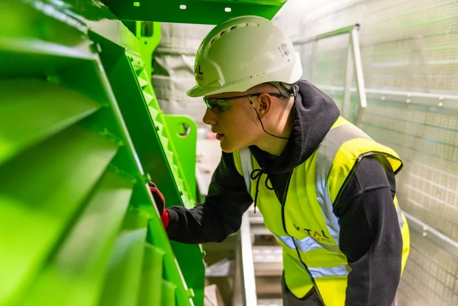 Bulk Storage Safety Checklist: OSHA & International Standards - illustration